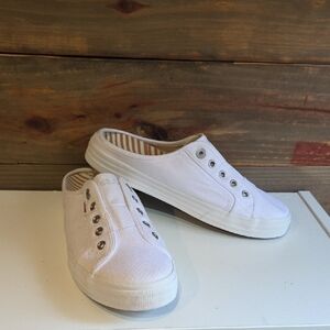 Taos Classic White Canvas Mule